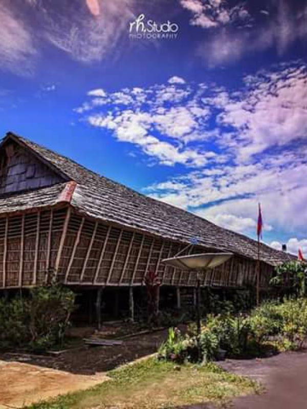 Rumah Adat Betang Ensaid Panjang